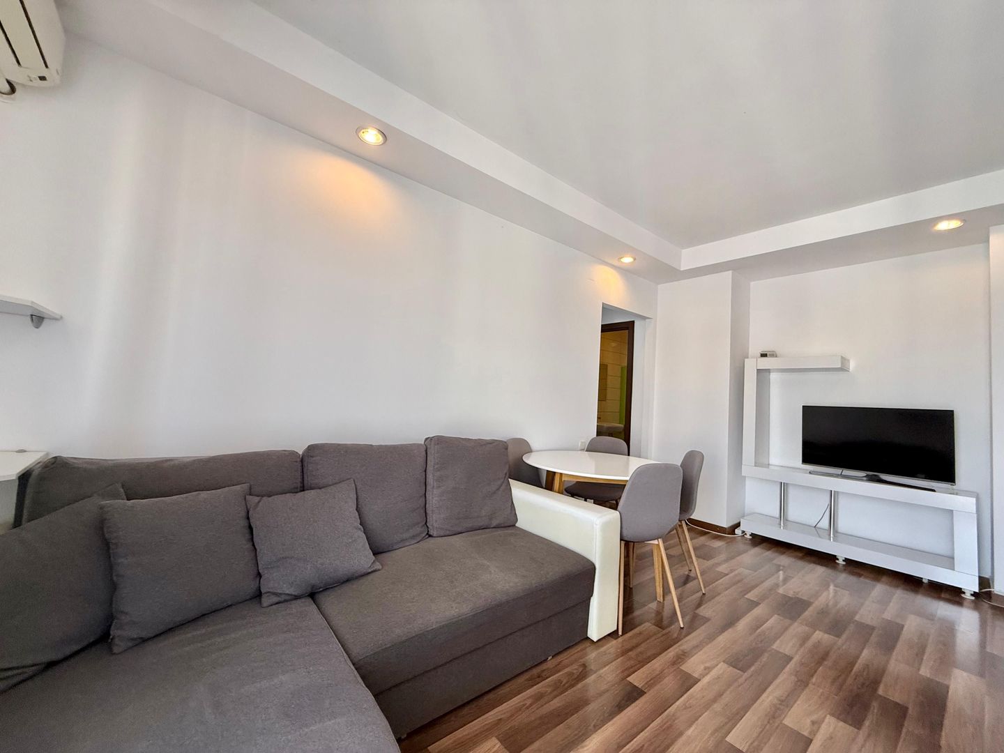 COSMOPOLIS - Apartament cu 3 camere, mobilat si utilat. - Poză 8