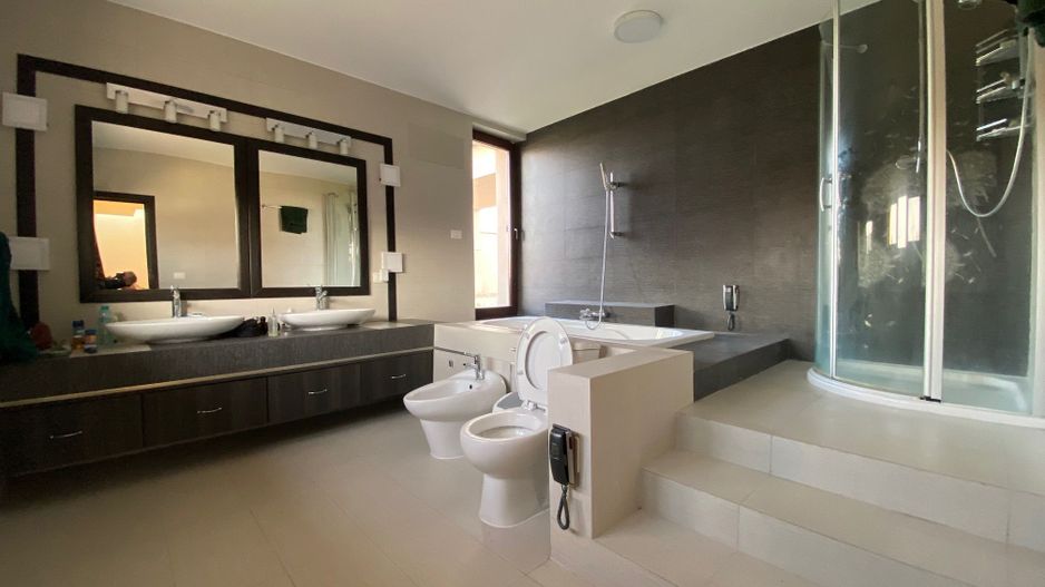 VILA CU 5 CAMERE zona Mircea Cel Batran - Poză 10