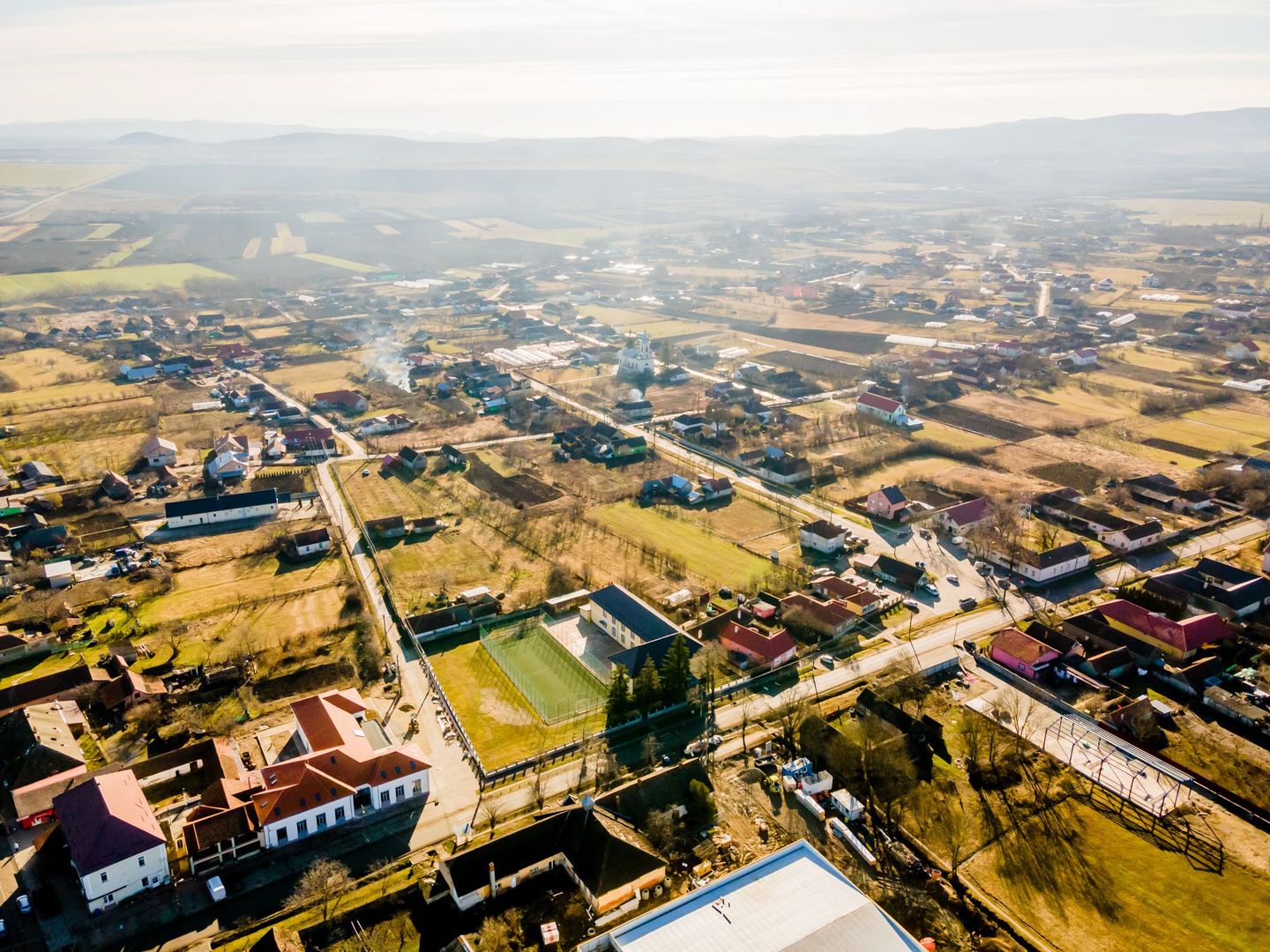 Casă deosebită, în centrul localității Târnova - Poză 2