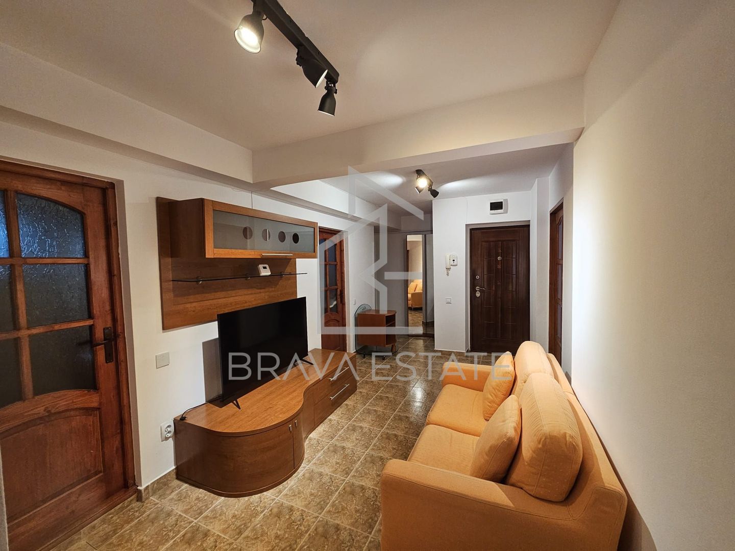 Apartament 3 camere, 100mp, 2 băi, 2 balcoane, 2 parcări, str Pădurii - Poză 3