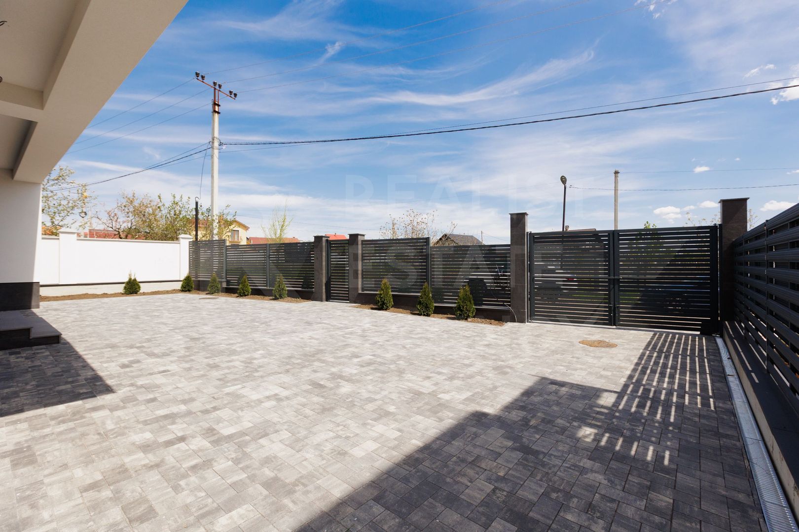 Vânzare, Hi-Tech, 2 nivele, 4 camere, strada  A. Lăpușneanu, Budești - Poză 3