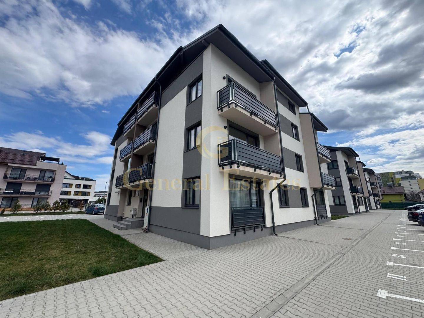 Apartament 3 camere de închiriat – Zona Tractorul - Poză 1