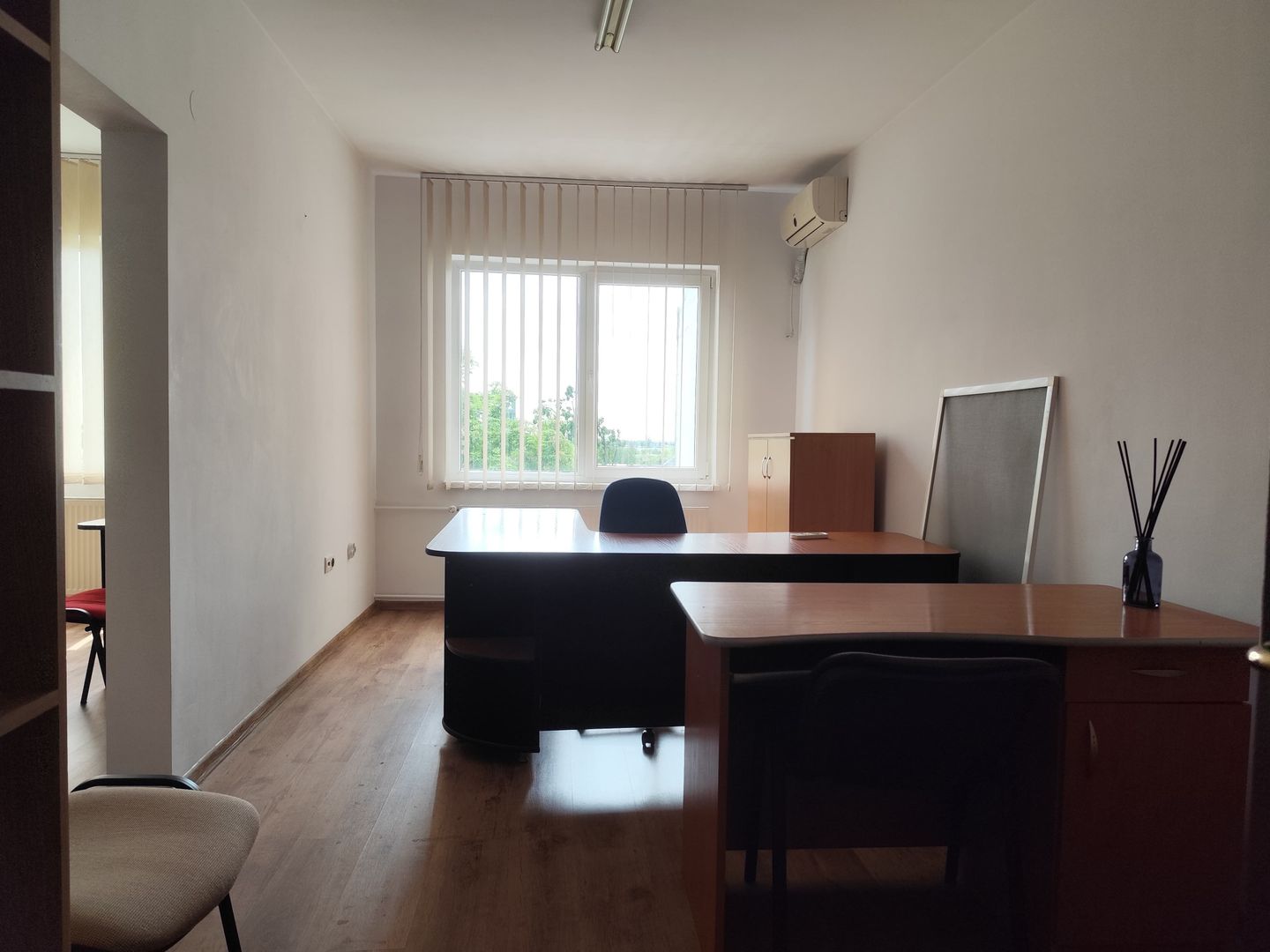 Spatii de birouri cu 1 - 2 incaperi situat pe Calea Borsului, Oradea - Poză 14