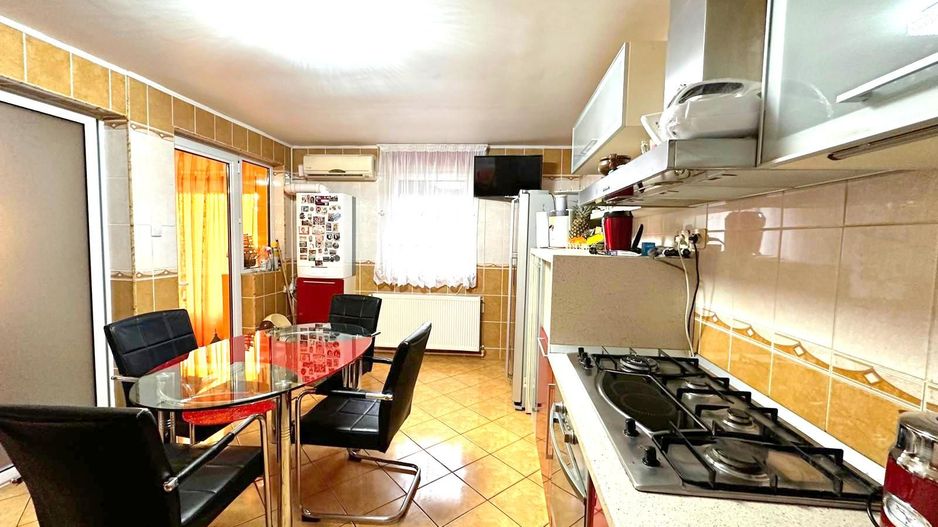 Vila de vanzare zona Metro/Arcasilor - P+1E+M - Poză 13