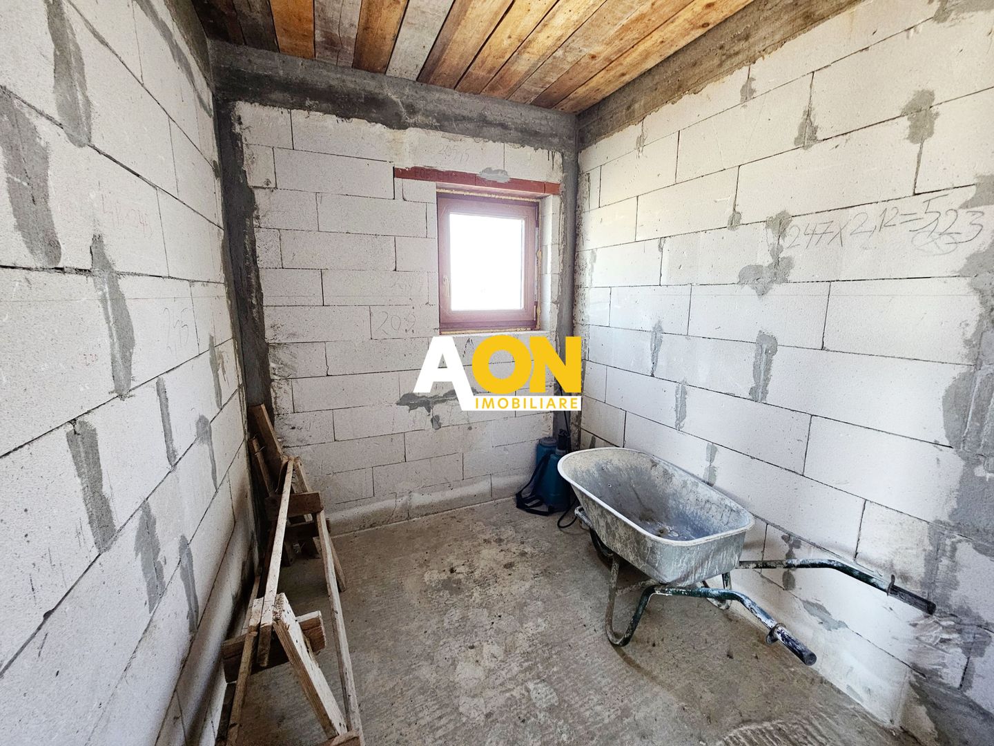 Casa la rosu, 4 camere, 301 mp teren, P+1, zona Alba-Micesti - Poză 20