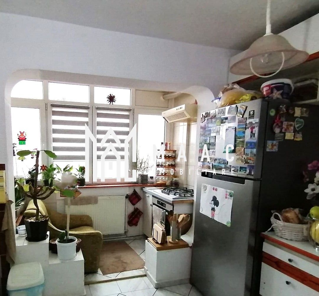 Apartament 3 camere I Decomandat I Zona Vasile Aaron - Poză 3