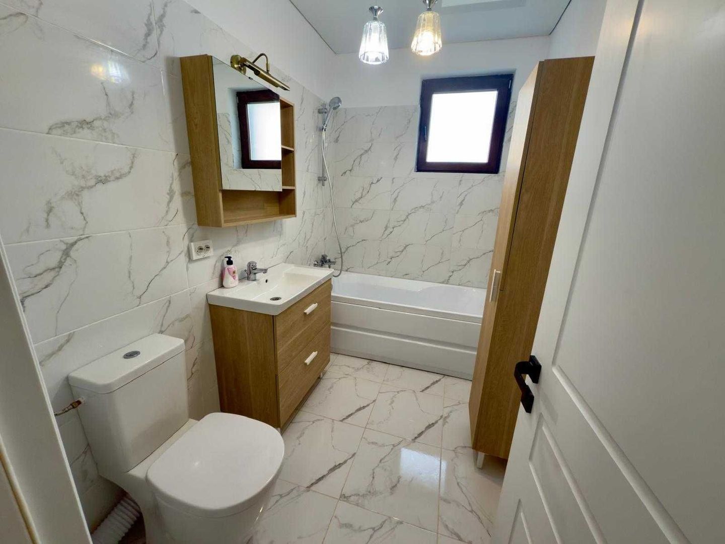 Inchiriez apartament 2 camere + curte proprie, parcare - Poză 3