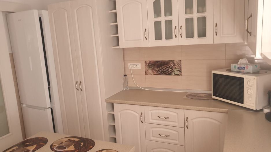 Vânzare Apartament 4 Camere /2 Minute de Mall Vitan Complet Renovat și Mobilat - Poză 2