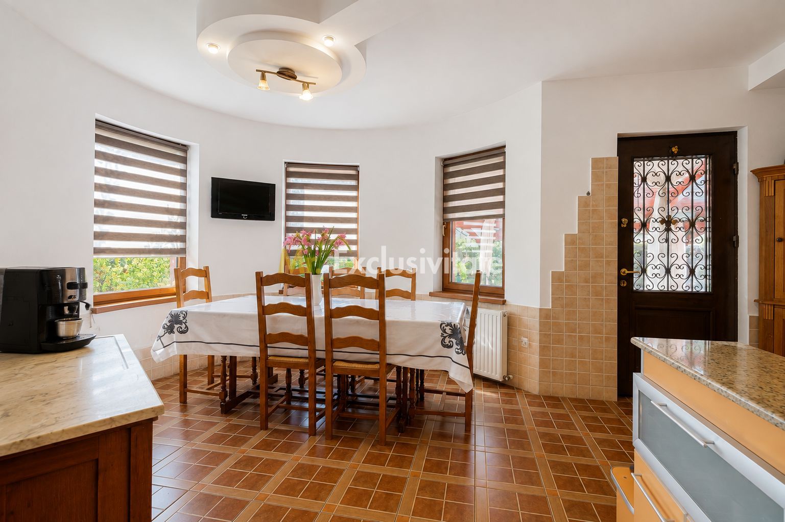 Vilă individuală cu 5 camere, piscină și curte generoasă | Mogoșoaia - Poză 11