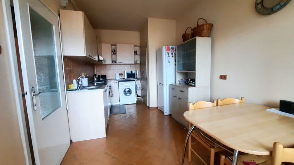 Apartament frumos si renovat cu garaj - zona Medicina - Poză 8