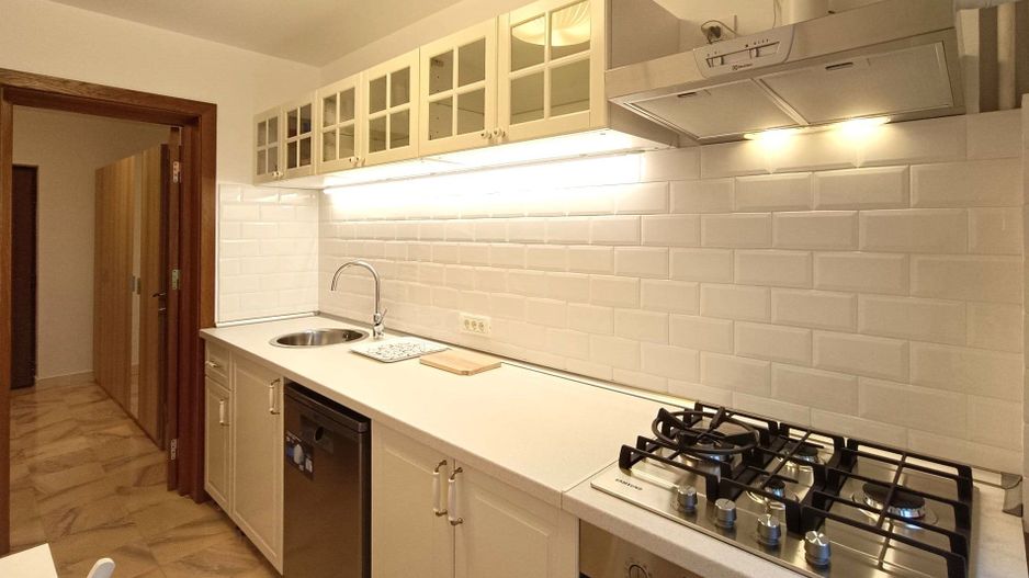 Inchiriem 2 camere complet renovat si mobilat zona 1 Mai - Poză 19