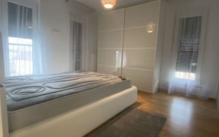 Apartament 3 camere 2 dormitoare 2 bai si balcon zona Strand - Poză 3