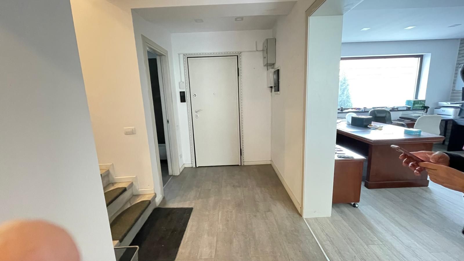 VILA DE INCHIRIAT PARCARE   BIROURI ZONA  PIPERA - Poză 4