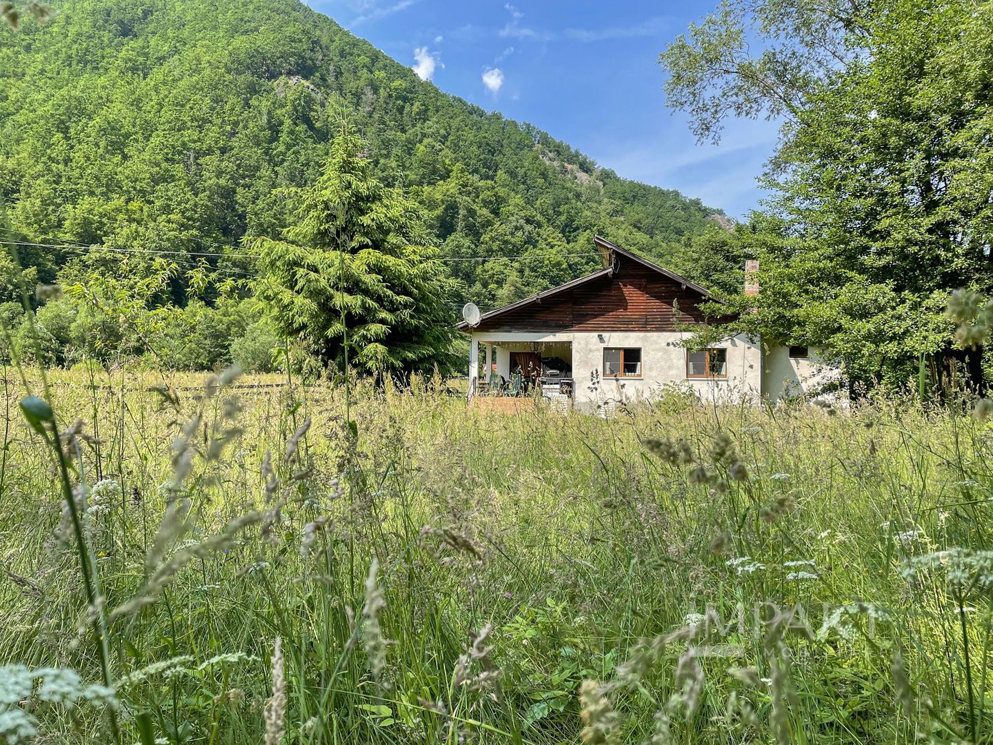 Vila superba 300mp + teren 1400mp & front la rau in Somesul Rece. - Poză 2