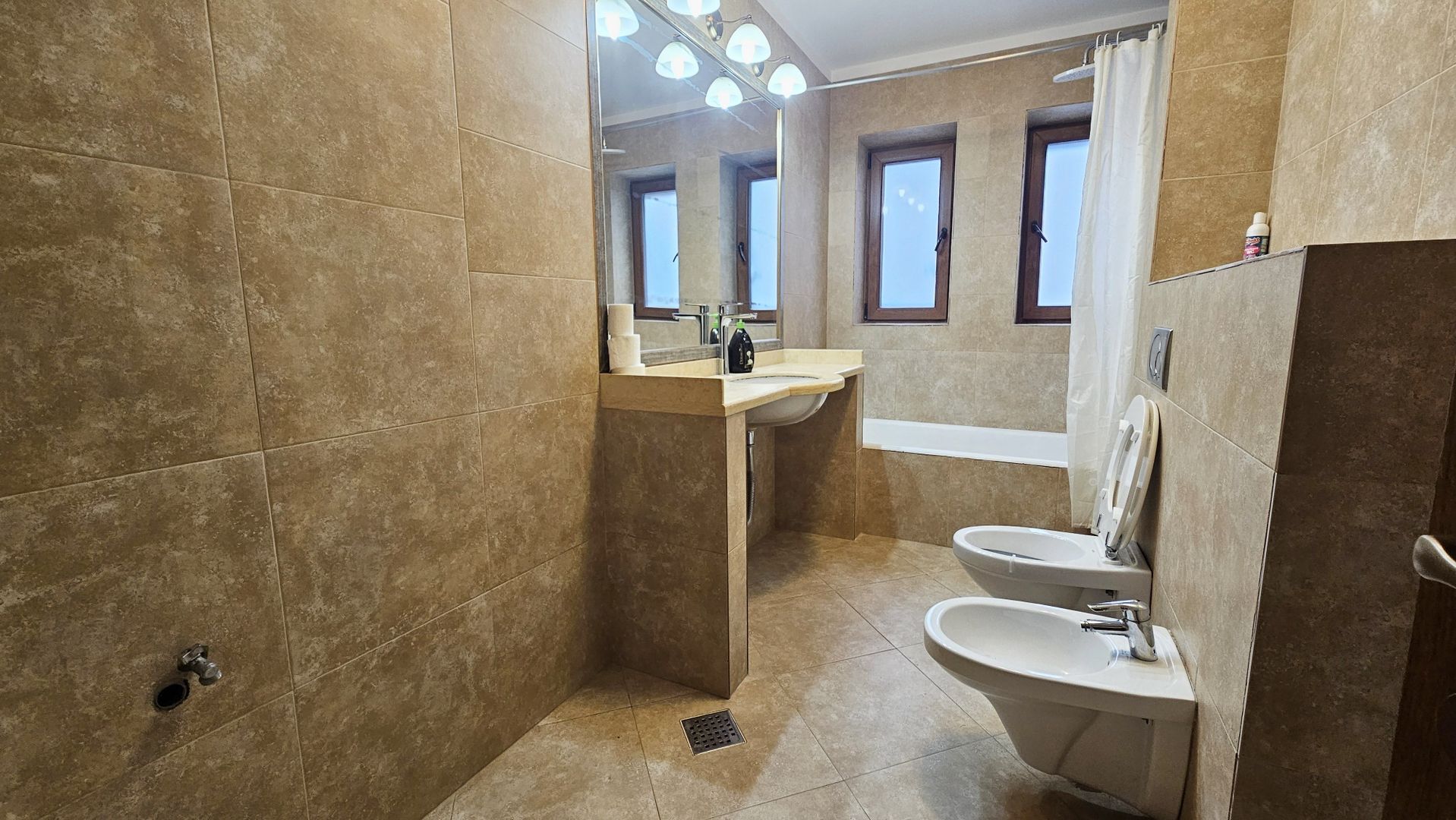 Apartament 3 camere premium în vilă, parter, garaj, acces separat – Central - Poză 4