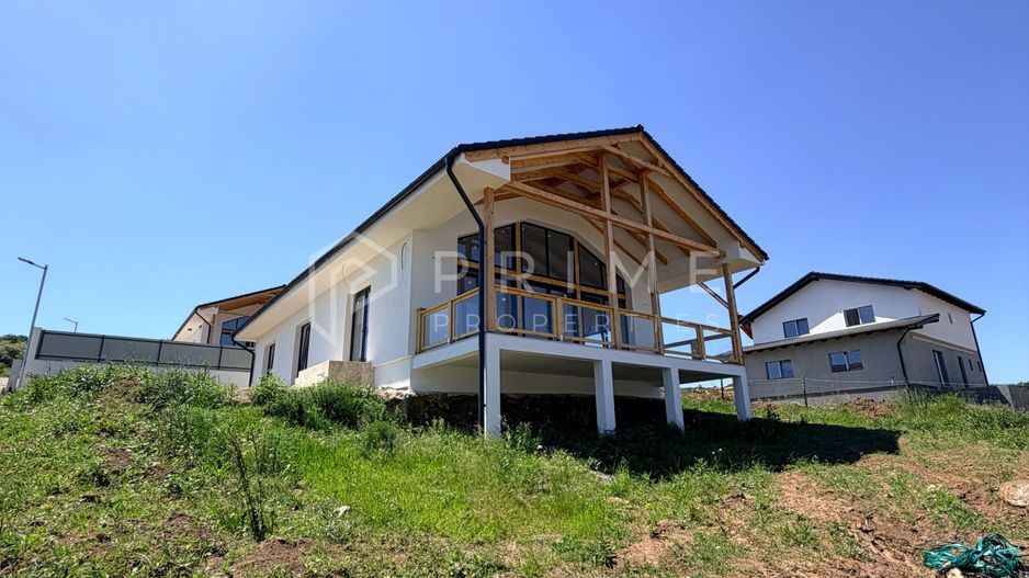 Vilă chalet modern cu perete panoramic de sticlă - Livezeni, Mureș - Poză 1