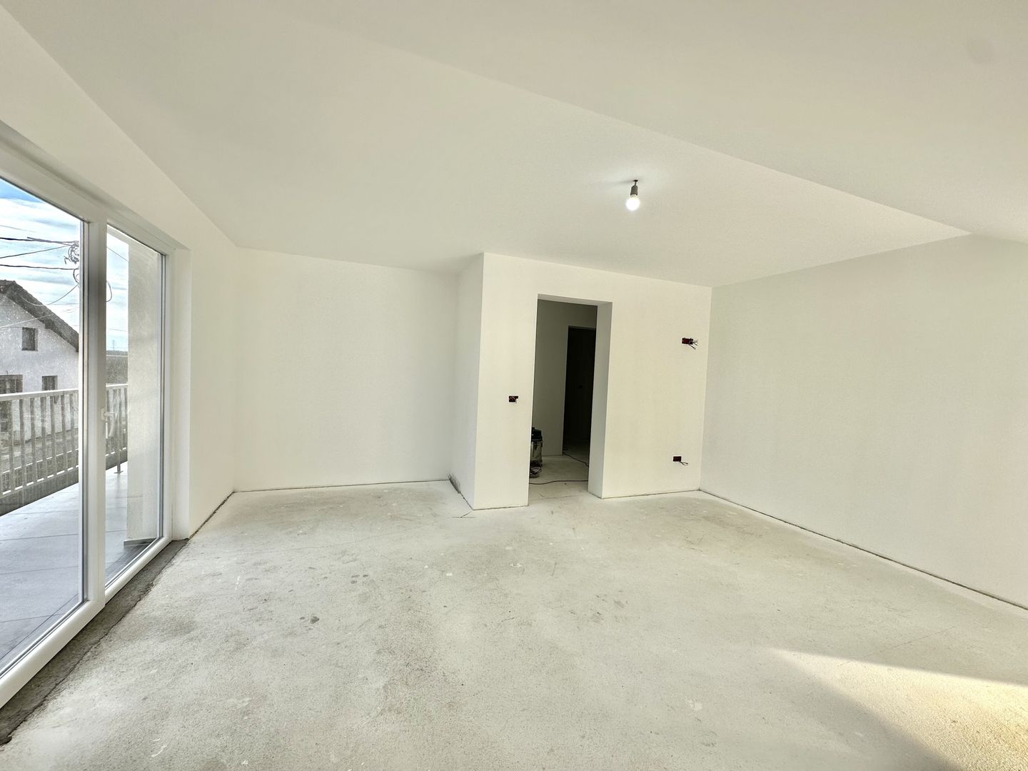 Casă individuală de vanzare  cu garaj și curte proprie – Hălchiu - Poză 16