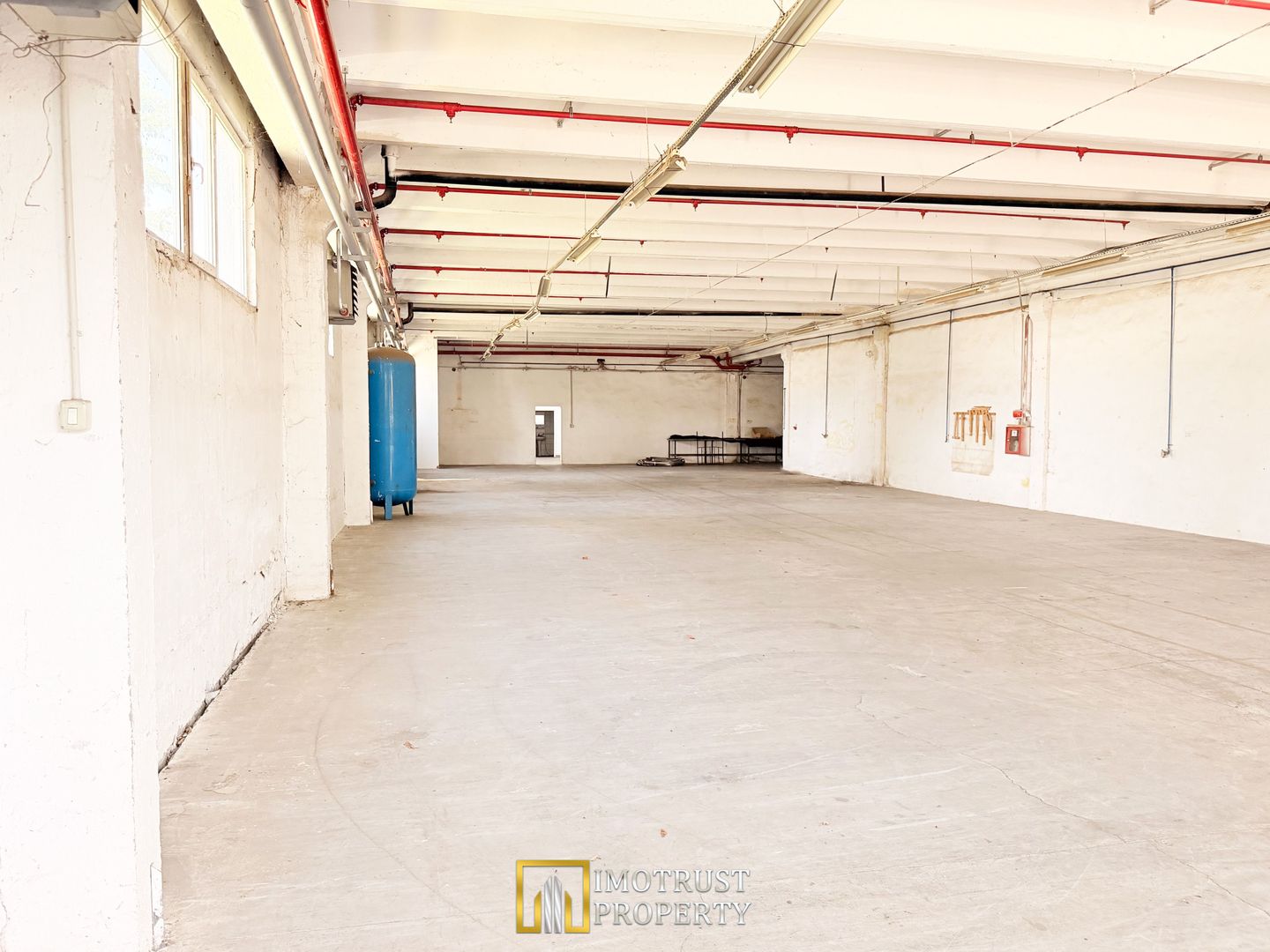 Hală industrială de închiriat în Arad – 600 mp, parcare - Poză 3