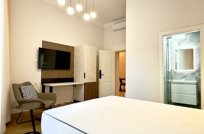 Magheru: 5 camere cu băi proprii – business regim hotelier care deja produce. - Poză 1