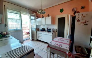 Apartament cu 3 camere si garaj in zona centrală - Poză 14