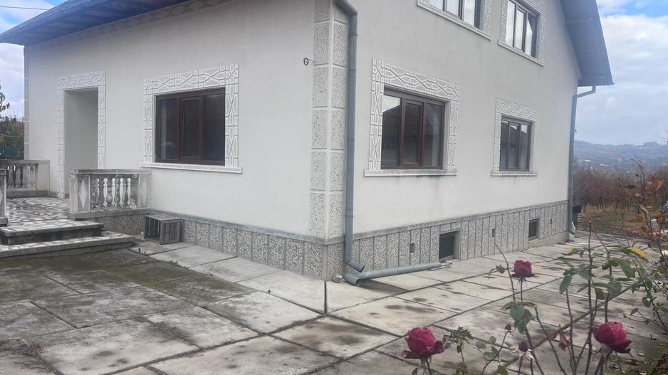 Vanzare casă spațioasă cu teren generos în Cândești Vale–jud Dambovita - Poză 1