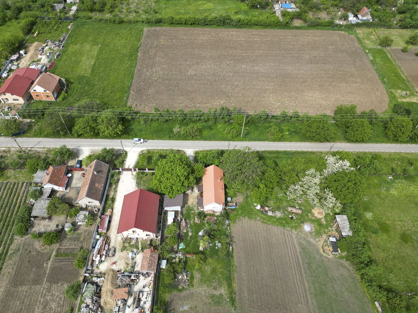 Teren Intravilan de 3,090 mp în Cuvin - Poză 7