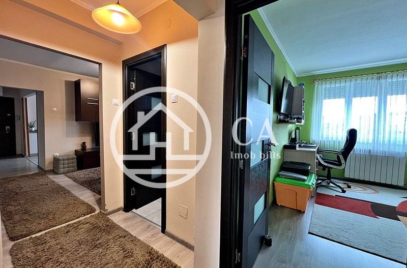 Apartament de vânzare cu 3 camere în zona Rogerius, Oradea - Poză 13