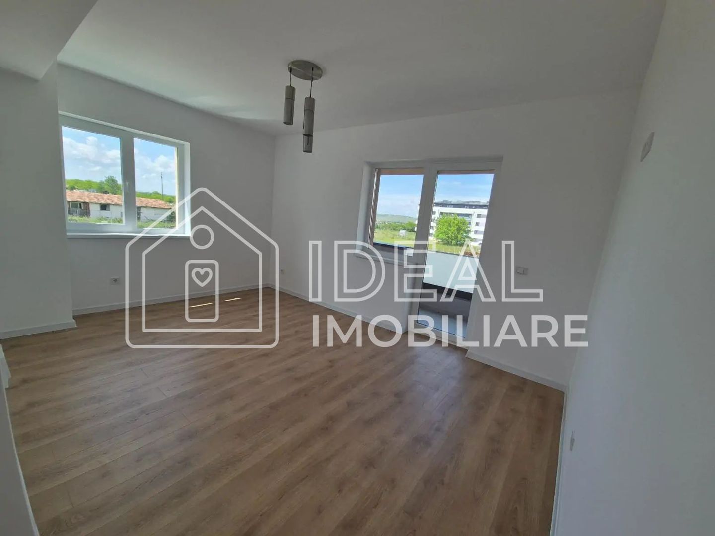 🏡 Apartament 3 camere și balcon- LA CHEIE, zona Calea Surii Mici - Poză 1
