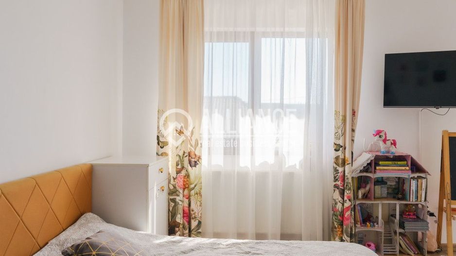 PALAZU MARE -  Vila Duplex cu 4 Camere, Panorama Superba si Curte Amenajata - Poză 32