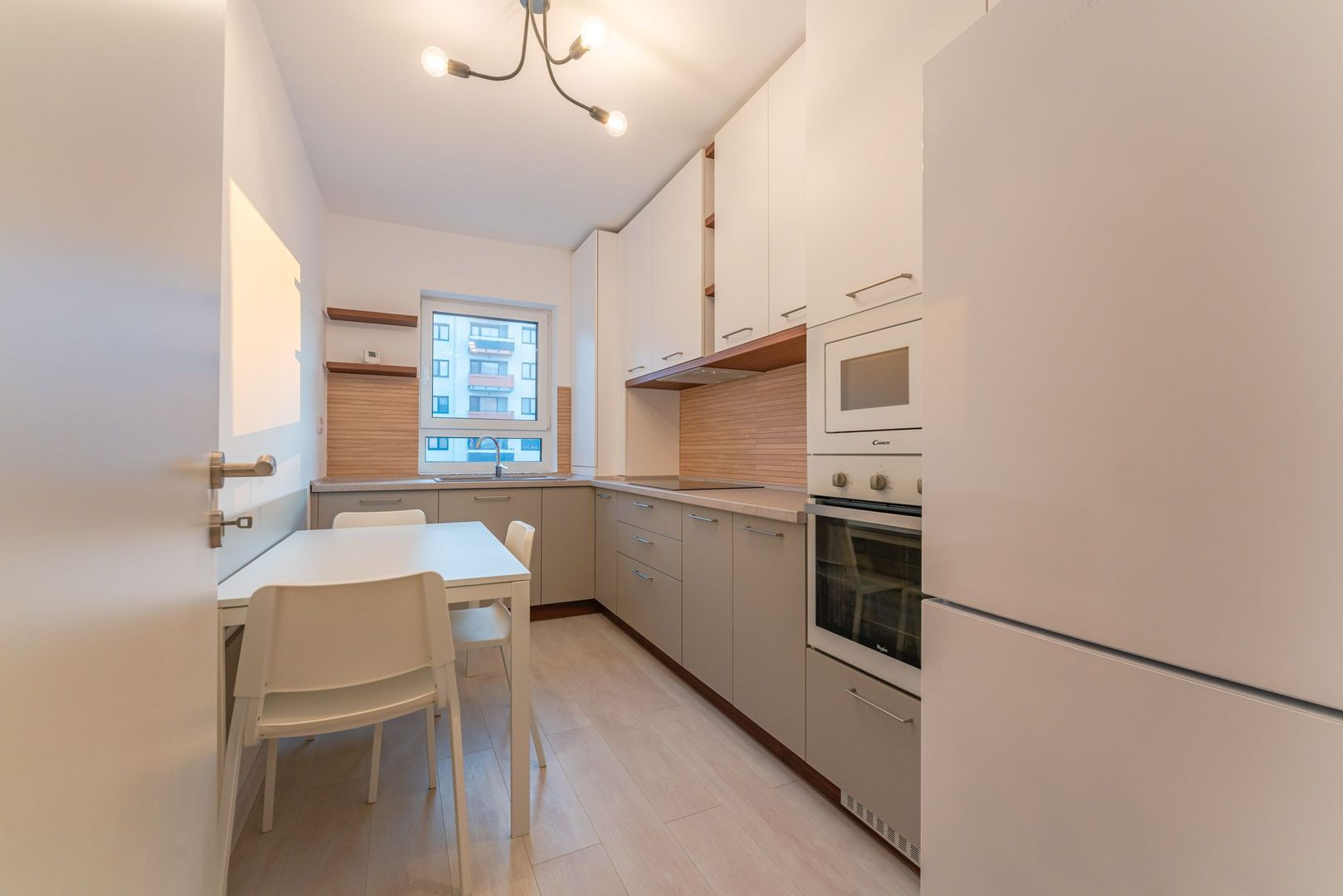 Apartament 2 camere de închiriat în Maurer Villas cu loc de parcare - Poză 2