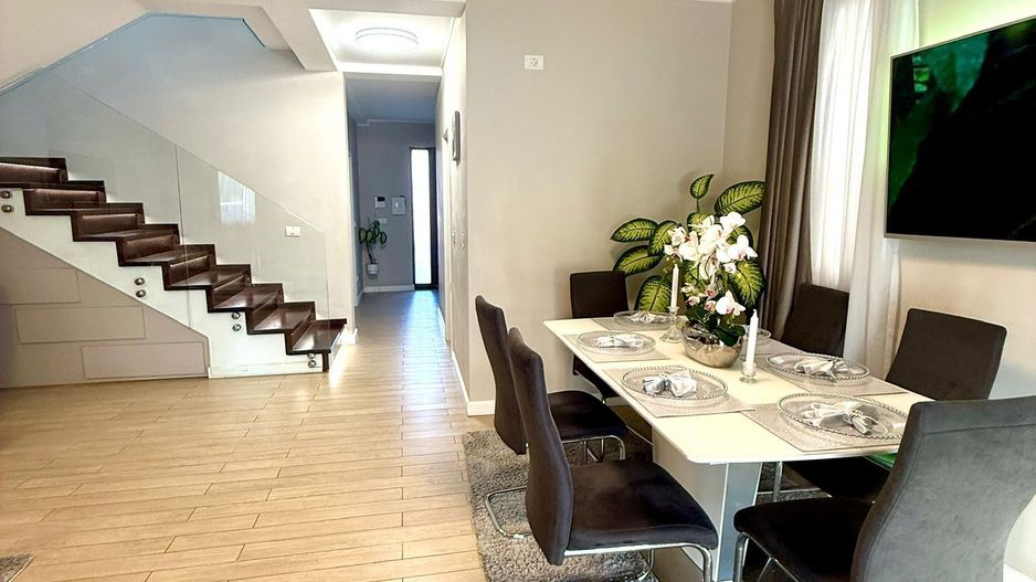 Casa insiruita I Prima din sir I Dumbravita I - Poză 1