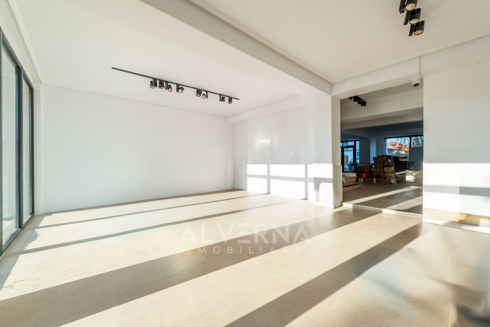 Spatiu comercial 165mp | 11ml vitrina | 2 grupuri sanitare | Borhanci - Poză 1