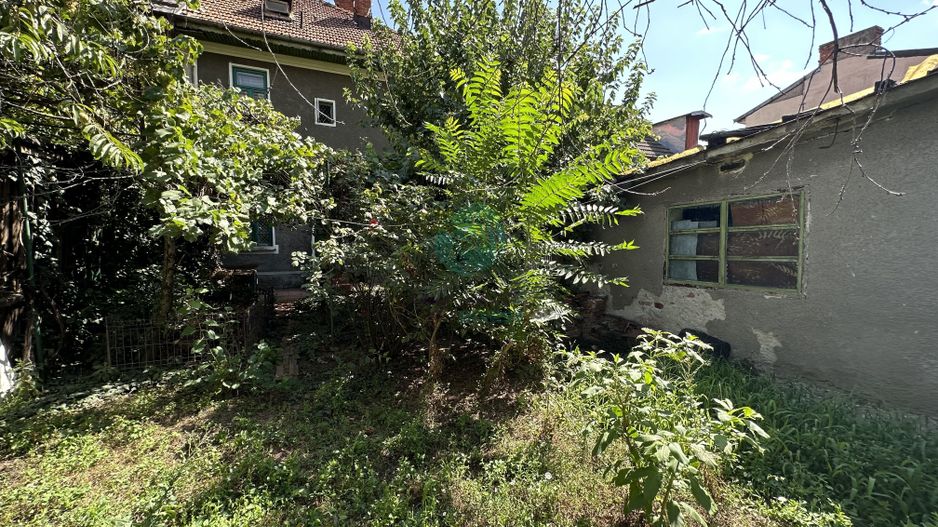 Curte generoasa si casa spatioasa in ZONA VATRA LUMINOASA - Poză 4