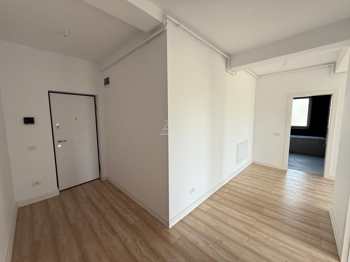 Bloc finalizat. Gradina proprie. Drum asfaltat. Loc de parcare. - Poză 6