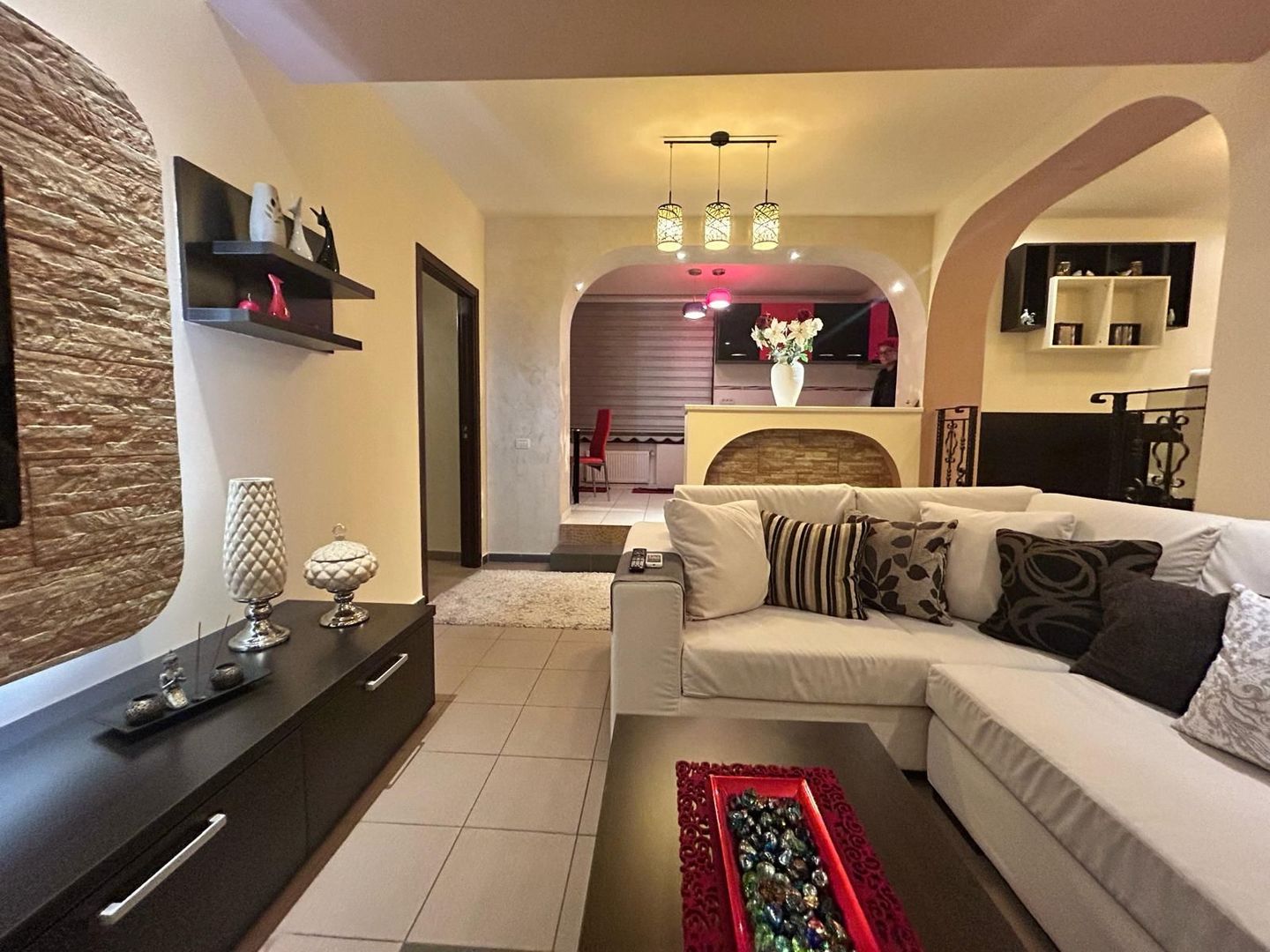 Apartament modern cu 2 camere, 94 mp utili, în bloc nou.Mobilat  si utilat - Poză 6