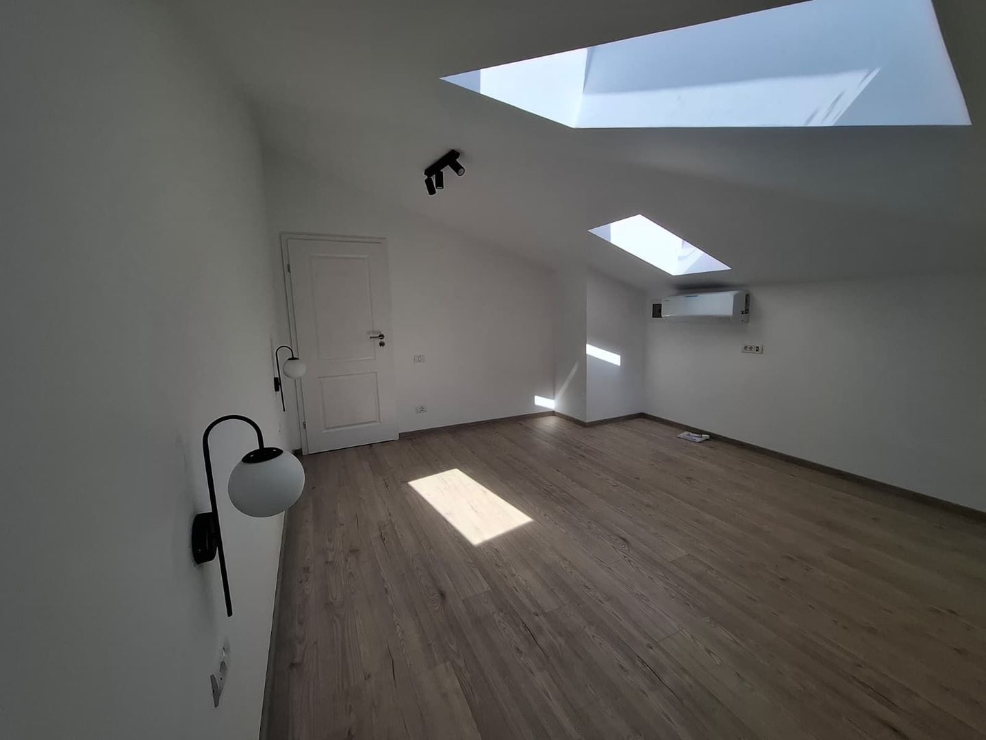 Apartament 4 Camere  in Vila , Centrala , Parcare , Totul Nou L352 - Poză 8