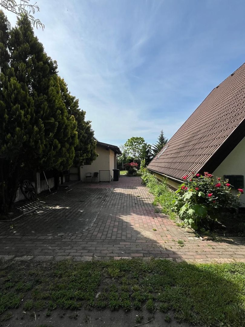 Casă elegantă, spațioasă, ideală pentru familie – Sanmihaiu Roman - Poză 22