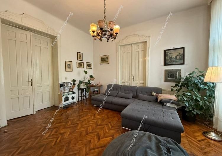 Apartament deosebit in Palat istoric 110 mp+ Balcon deschis- Piata Sf. Gheorghe - Poză 2