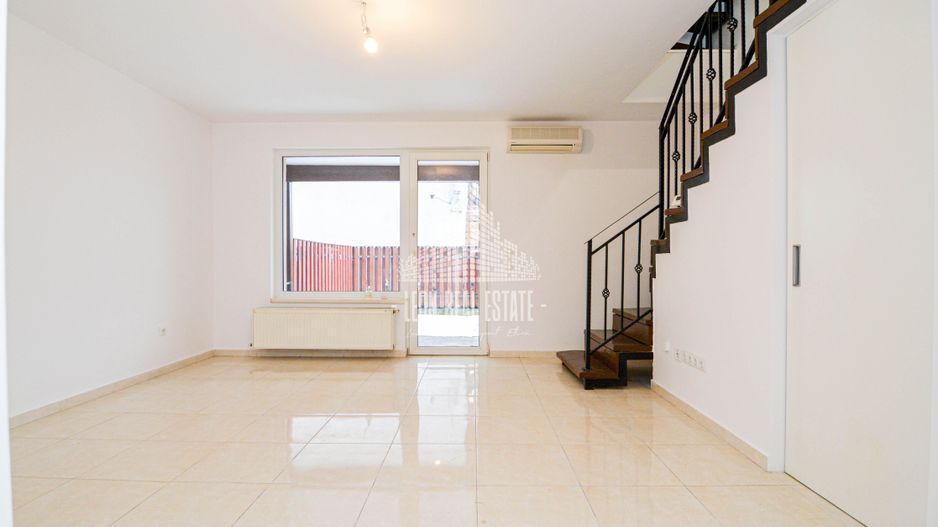 Casă înșiruită în prima parte a Florestiului, zona Stadion - Someșului - Poză 5