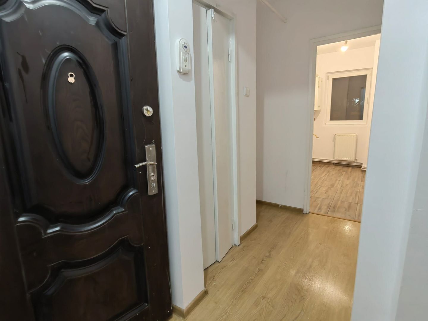 Garsonieră decomandată renovată recent 31 M² zona Lenin - Poză 2