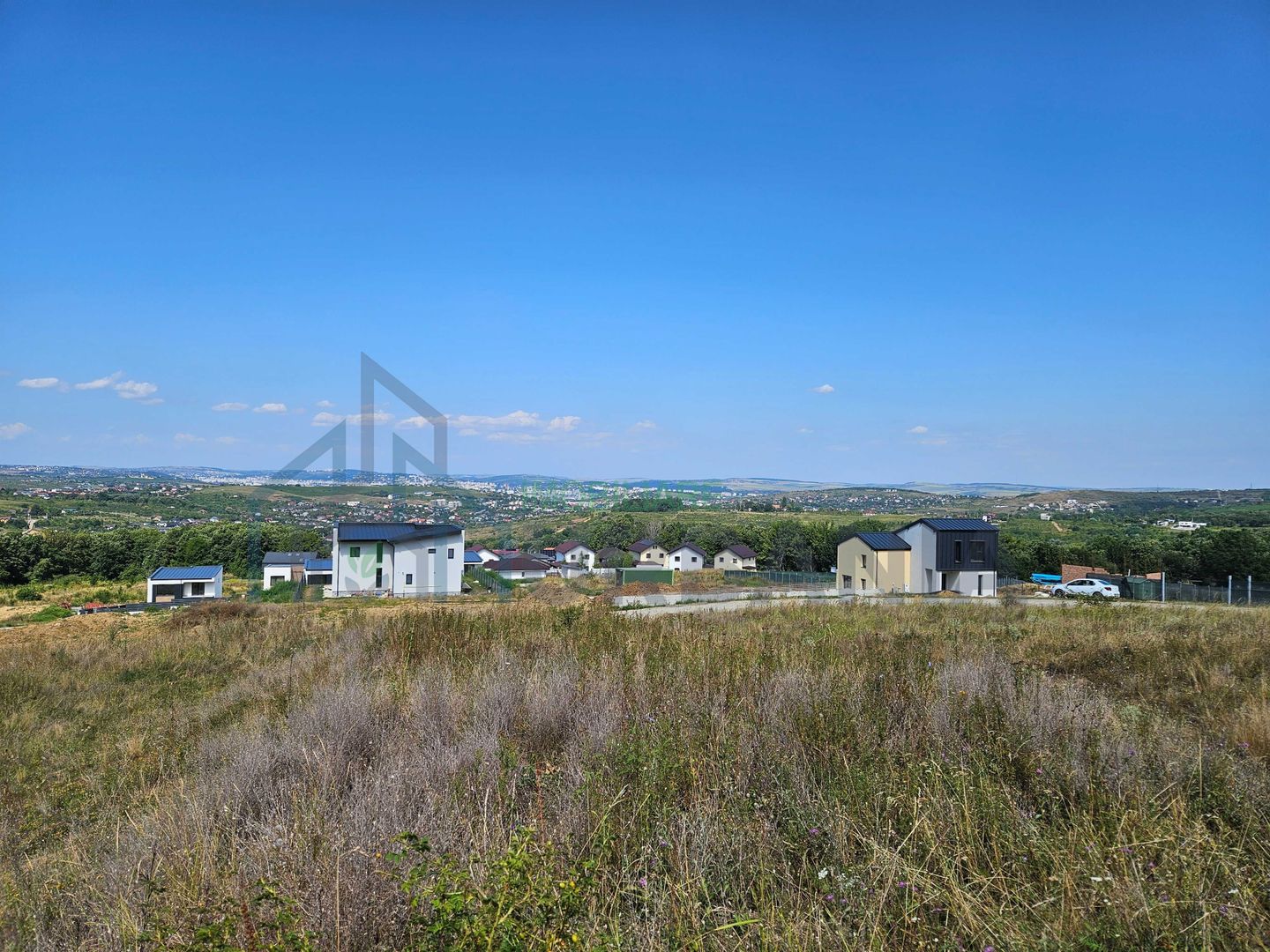 Teren în Pietrarie– 2.382 mp, lângă pădure, cu priveliște spre oraș - Poză 1