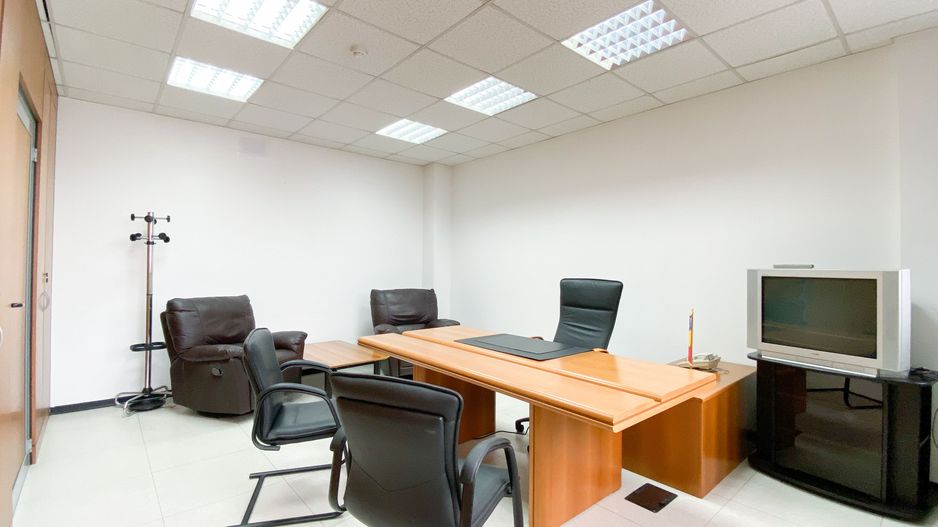 Cladire cu functiuni mixte - Poză 12