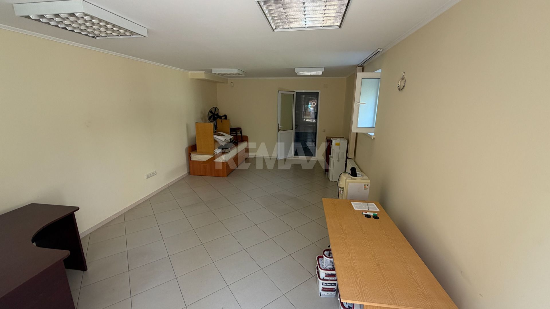 Se oferă spre închiriere casă în centrul orașului, ideală pentru birouri, clinică sau centru educați - Poză 23