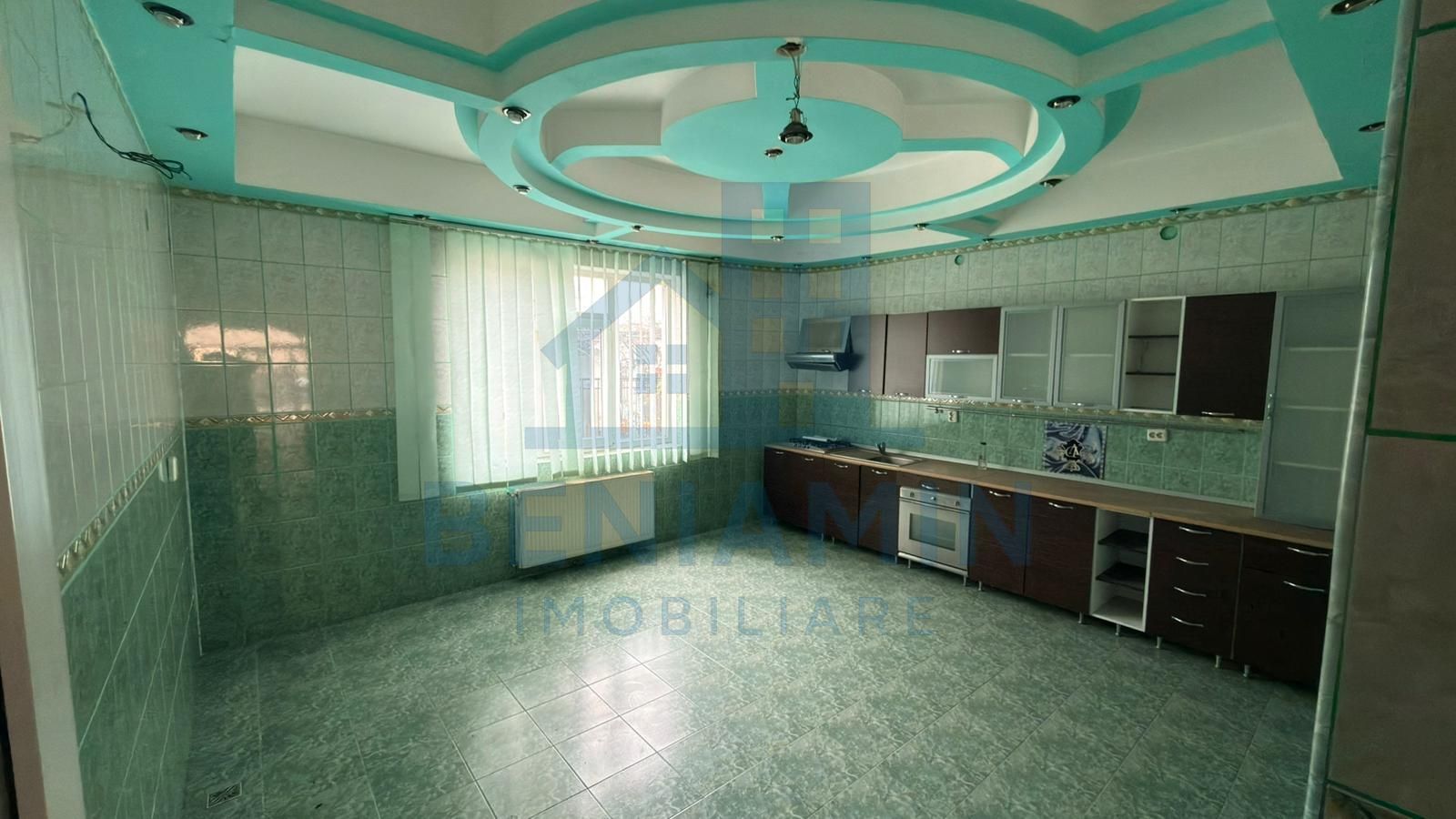 Vila P+2 Alexandru Cel Bun cu doua etaje si curte proprie - Poză 4