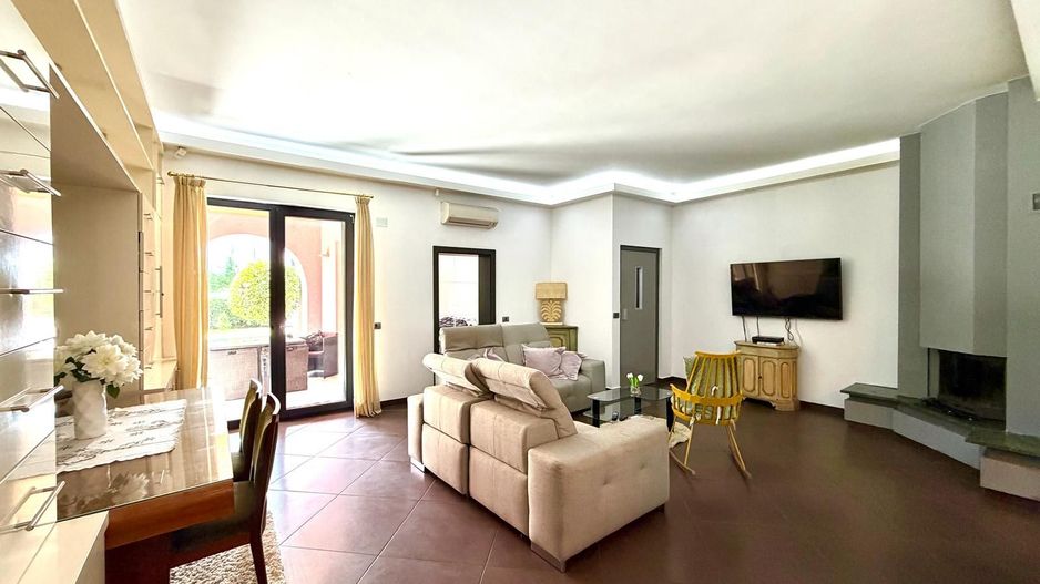 Vila cu 4 camere cu lift, jacuzzi și terasă panoramică tip penthouse - Poză 4