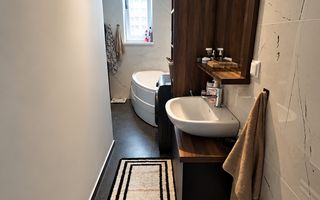 2 camere decomandat - 61mp - mobilat&utilat - ETAJ intermediar - zona Visoianu - Poză 9