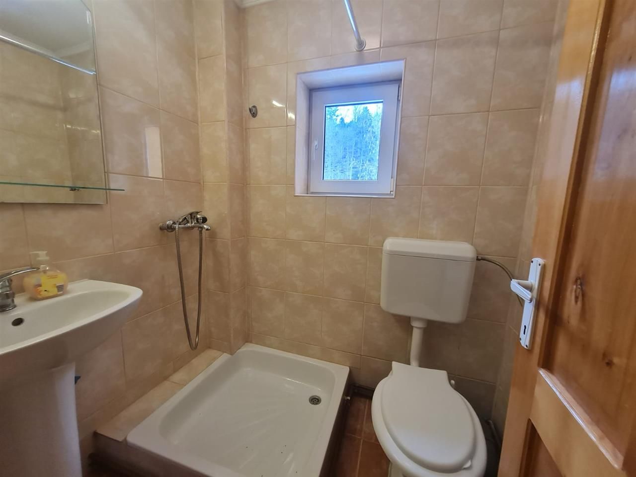 Cu 4.200mp teren, Vila cu potential turistic, in inima Predealului - Poză 26
