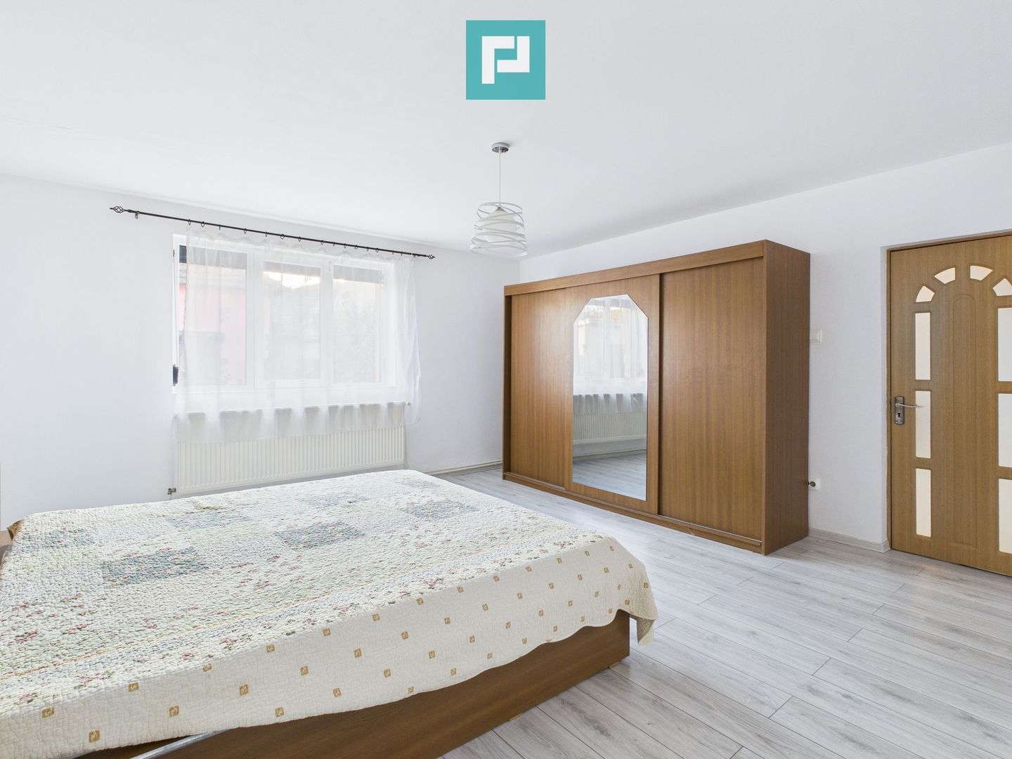 Casă spațioasă cu 4 camere în Vladimirescu - Poză 9