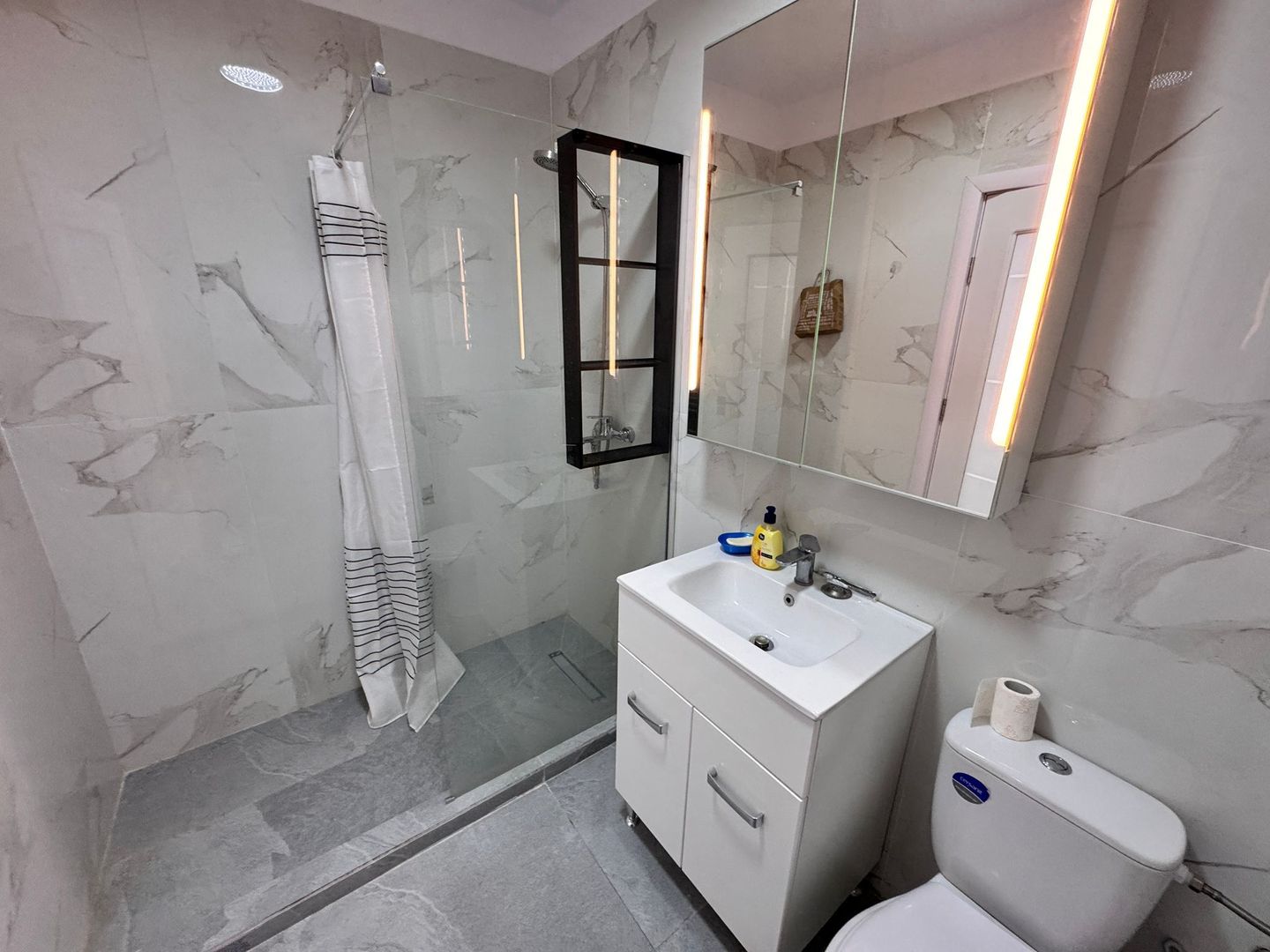 AP. 2 CAMERE PLATANI, TERASA 20 MP, MOBILAT, PARCARE INCLUSA, COMIS 0% - Poză 4