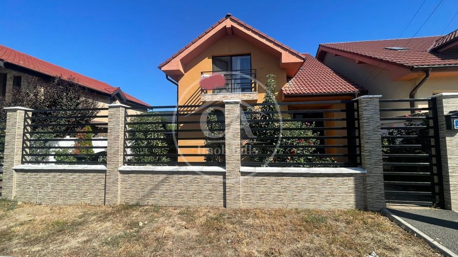 Casă de vânzare cu 4 camere în Cartierul Tineretului, Oradea - Poză 1
